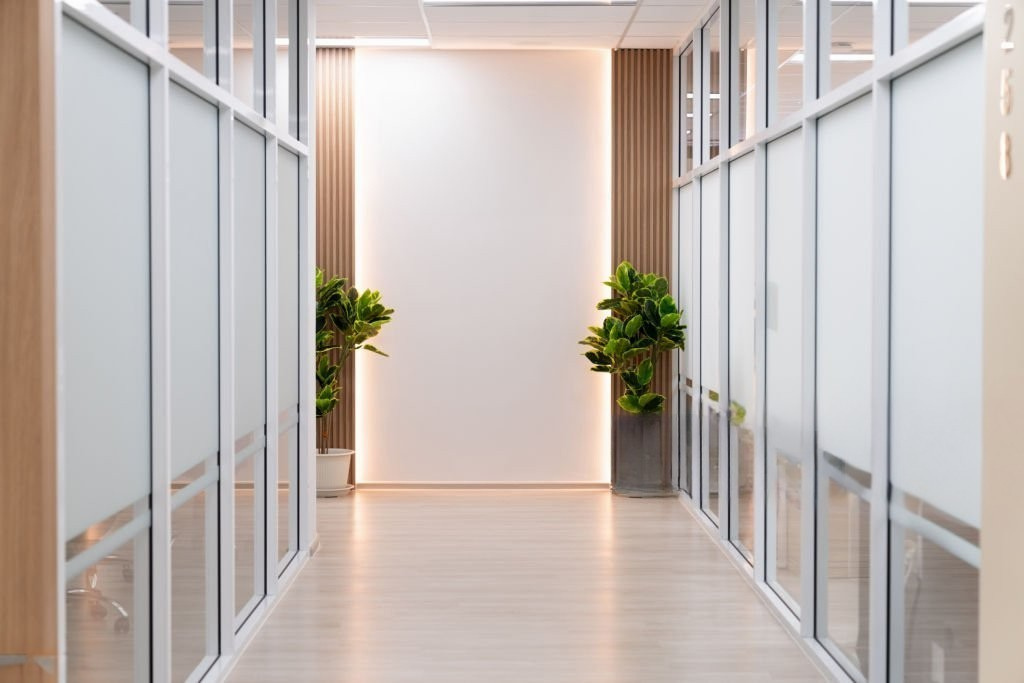 Aluminum & glass frameless window